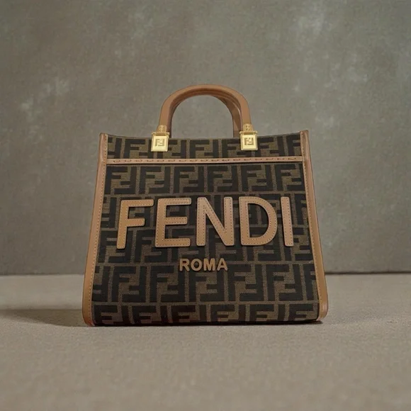 Fendi small sunshine tote bag + extra 900 dollar double sided strap included - Picture 1 of 11